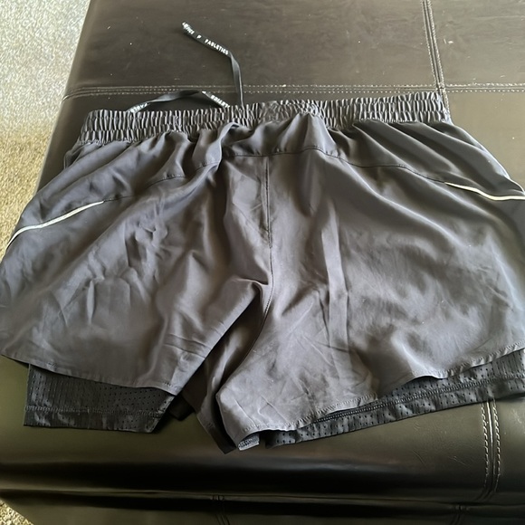 Fabletics athletic shorts - Picture 2 of 5
